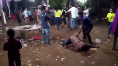 Xông vào đám cưới đâm loạn xạ, nhiều người bị thương