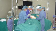 Phú Thọ: Kinh hoàng 3 bệnh nhân bị máy bóc vỏ gỗ 'lột da'