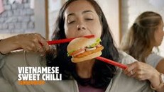 Quảng cáo ăn bánh bằng đũa, Burger King bị tố 'vô cảm văn hóa'