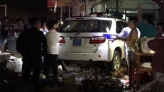 Đình chỉ cán bộ CSGT lái xe biển xanh tông chết người