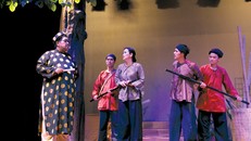 Khi sân khấu biết cập nhật thời sự