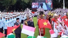 Tổng thống Indonesia Prabowo Subianto chủ trì Lễ đón Tổng Bí thư Tô Lâm tại Phủ Tổng thống ở Thủ đô Jakarta. (Ảnh: Thống Nhất/TTXVN)