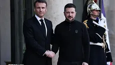 Tổng thống Pháp Emmanuel Macron và Tổng thống Ukraine Volodymyr Zelensky tại cuộc gặp ở Paris, Pháp, ngày 26/3/2025. Ảnh: THX/TTXVN.