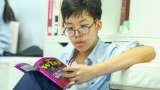 Học sinh Trường Nguyễn Siêu trong giờ đọc trên thư viện. Ảnh: PV/Vietnam+