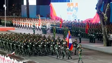 Lực lượng Quân đội Vũ trang Lào tham gia lễ sơ duyệt kỷ niệm 50 năm Ngày Giải phóng miền Nam thống nhất đất nước. Ảnh: Thanh Vũ/TTXVN.