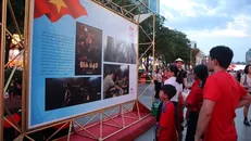 Người dân tham quan triển lãm. Ảnh: Thu Hương/TTXVN.