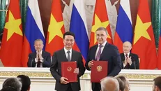 Tổng Bí thư Tô Lâm và Tổng thống Vladimir Putin chứng kiến trao Thỏa thuận giữa 2 Bộ Khoa học và Công nghệ về hợp tác cùng tuyển chọn các đề tài, dự án nghiên cứu khoa học và công nghệ Việt - Nga. Ảnh: Thống Nhất/TTXVN
