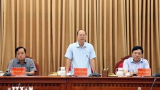 Bí thư Tỉnh ủy Cà Mau Nguyễn Hồ Hải phát biểu tại cuộc họp. Ảnh: Kim Há/TTXVN