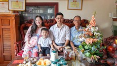 Gia đình anh Nguyễn Bá Quyền trúng xe VF 3 ngay trước khi đón thành viên mới