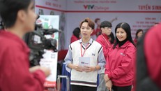 Sinh viên Nguyễn Anh Tuấn đang thực hành tác nghiệp