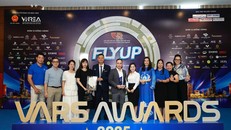 Lãnh đạo Meey Group vừa nhận vinh danh TOP 5 Thương hiệu Công nghệ về bất động sản Việt Nam” tại Ngày hội môi giới 2025