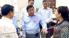 Phó Thủ tướng Nguyễn Chí Dũng kiểm tra tình hình tổ chức vận hành chính quyền hai cấp tại phường Đồng Hới, tỉnh Quảng Trị