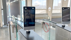 Hệ thống nhận diện khuôn mặt trước khi lên tàu bay giúp hành khách làm thủ tục hàng không không cần giấy tờ vừa được đưa vào sử dụng tại Sân bay Đà Nẵng