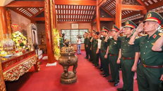 Đoàn công tác của Quân ủy Trung ương, Bộ Quốc phòng dâng hương tại Khu di tích lịch sử quốc gia 27/7, xã Đại Phúc, tỉnh Thái Nguyên