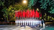 Sáng 7/8, tại khu vực Hồ Hoàn Kiếm, Công an thành phố Hà Nội tổ chức tổng duyệt lễ diễu hành chào mừng "Ngày hội vì Thủ đô bình yên"