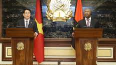Chủ tịch nước Lương Cường và Tổng thống Angola João Manuel Gonçalves Lourenço gặp gỡ báo chí, thông báo về kết quả hội đàm.