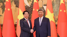 Tổng Bí thư, Chủ tịch nước Trung Quốc Tập Cận Bình đón Chủ tịch nước Lương Cường.