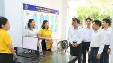 Lãnh đạo xã Phúc Thọ kiểm tra điểm phục vụ hành chính công sau hai tháng thực hiện chính quyền hai cấp