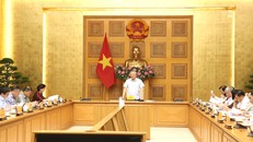 Phó Thủ tướng Thường trực hoan nghênh Bộ Nội vụ đã xây dựng được dự thảo Báo cáo chuyên đề rất dày dặn, nhiều thông tin. Ảnh: VGP/Nguyễn Hoàng