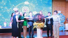 Các đại biểu chính thức khai trương Tổng đài điện thoại quốc gia về phòng, chống mua bán người 111