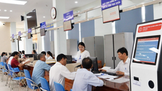 Trung tâm Phục vụ hành chính công xã Mộ Đức giải quyết hồ sơ cho hàng chục người dân mỗi ngày