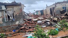 Thủ tướng Chính phủ yêu cầu khẩn trương hỗ trợ nhân dân khắc phục hậu quả bão số 10 và mưa lũ