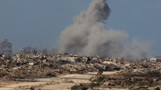 Khói bốc lên sau cuộc không kích của Israel xuống thành phố Gaza ngày 30/9/2025