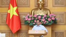 Thủ tướng Chính phủ Phạm Minh Chính chủ trì cuộc họp của Thường trực Chính phủ làm việc với các hội, hiệp hội và doanh nghiệp về việc tháo gỡ khó khăn, vướng mắc trong hoạt động hợp chuẩn, hợp quy sản phẩm, hàng hóa. Ảnh: VGP/Nhật Bắc