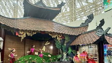 Gian trưng bày nghệ thuật múa rối của Nhà hát Múa rối Việt Nam trong lòng Hội chợ mùa Thu 2025. 