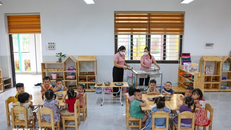 Công tác bán trú và bữa ăn đảm bảo dinh dưỡng, an toàn thực phẩm được đặc biệt chú trọng.