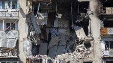 Một tòa nhà chung cư tại Odesa, Ukraine, bị máy bay không người lái của Nga tấn công.