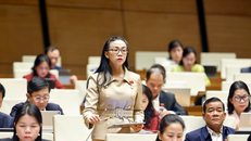 Đại biểu Quốc hội tỉnh Lâm Đồng Trịnh Thị Tú Anh phát biểu. 