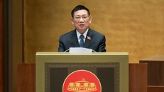 Phó Thủ tướng Chính phủ Hồ Đức Phớc trình bày Tờ trình của Chính phủ về dự thảo Nghị quyết của Quốc hội về một số cơ chế, chính sách đặc thù nhằm nâng cao hiệu quả công tác hội nhập quốc tế