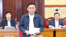 Đồng chí Trần Cẩm Tú, Ủy viên Bộ Chính trị, Thường trực Ban Bí thư, Trưởng Tiểu ban phát biểu chỉ đạo cuộc họp.