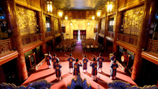 Những thanh âm trầm bổng, uy nghi của dàn Đại nhạc vang lên tại nhà hát Duyệt Thị Đường, tái hiện không gian văn hóa cung đình một thuở