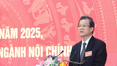 Đồng chí Lê Hồng Quang, Uỷ viên Trung ương Đảng, Phó Trưởng Ban Nội chính Trung ương trình bày báo cáo tổng kết.