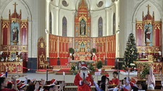 Không khí Giáng sinh bên trong Nhà thờ chính tòa Hải Phòng.