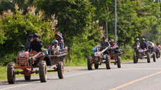Người dân đi sơ tán tránh xung đột tại Oddar Meanchey, Campuchia.