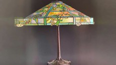 October Night Lamp. Ảnh: Louis Comfort Tiffany, Treasures From The Driehaus Collection