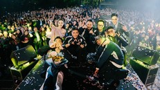 SpaceSpeakers lần đầu khoác lên mình “long bào” Trường Đại học Kinh tế Quốc dân.