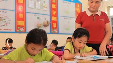 Học sinh Làng Nủ trở lại trường sau bão lũ.