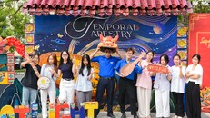 Photo booth chương trình Spotlight 2024 - Temporal Tapestry nhận về sự quan tâm của đông đảo tân sinh viên.