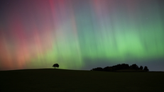 Hình ảnh cực quang trên bầu trời gần Knaresborough, Anh vào ngày 11/10/2014. Ảnh: Andrew Hawkes