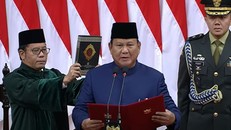 Ông Prabowo Subianto tuyên thệ tại lễ nhậm chức.