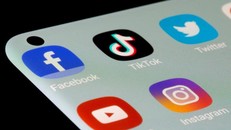 YouTube và Instagram ngày càng phố biến tại Hàn Quốc. Ảnh: Yonhap
