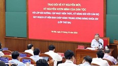 Tổng Bí thư Tô Lâm trao đổi với các học viên cán bộ quy hoạch Ủy viên Trung ương Đảng khoá 14 về kỷ nguyên mới, kỷ nguyên vươn mình của dân tộc. Ảnh: Thống Nhất/TTXVN