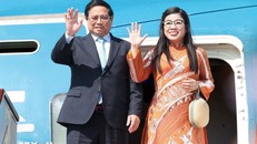 Thủ tướng Phạm Minh Chính và Phu nhân kết thúc chuyến thăm chính thức Nhà nước Qatar. Ảnh: Dương Giang/TTXVN