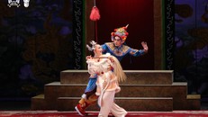 Nghệ sĩ Lộc Huyền và Nghệ sĩ Mạnh Linh vừa là bạn diễn vừa là bạn đời của nhau, những người nghệ sĩ gạo cội gìn giữ nét đẹp truyền thống.