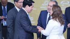 Chủ tịch nước Lương Cường với Tổng thống Peru Dina Ercilia Boluarte Zegarra tại Đối thoại không chính thức giữa các nhà lãnh đạo APEC với khách mời. Ảnh: Lâm Khánh/TTXVN