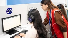 Thí sinh dự thi chứng chỉ tiếng Anh của Hội đồng Anh. Ảnh: PV/Vietnam+